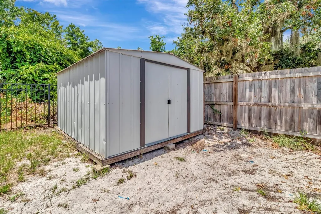 32917 Forest Avenue Leesburg FL 34788