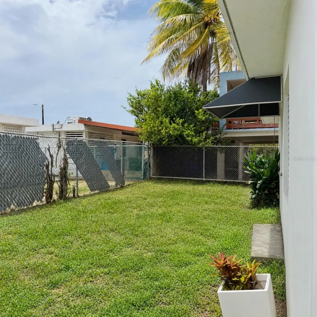 143 Jardines De Country Club Carolina PR 00983