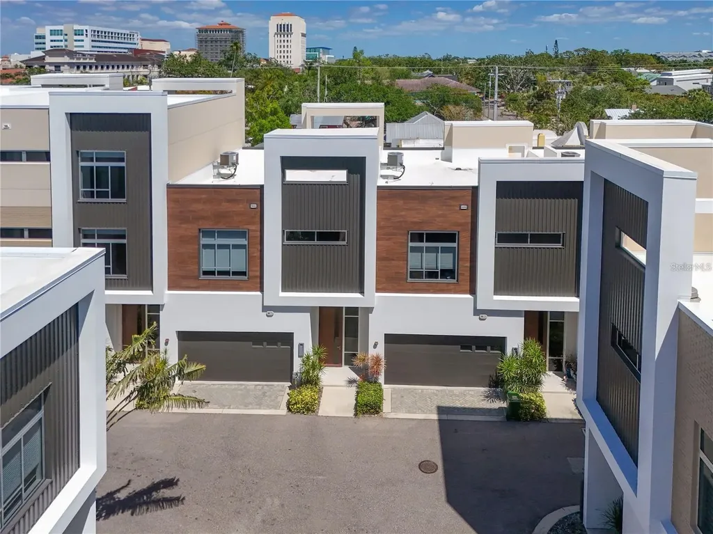 221 Cosmopolitan Court Sarasota FL 34236