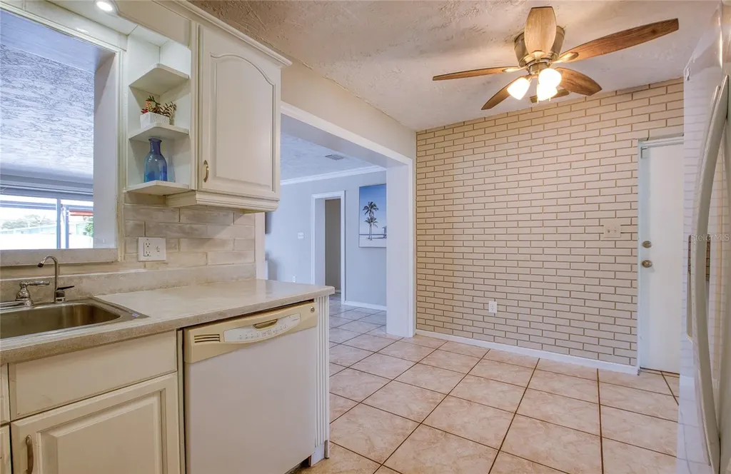 5213 97th Way N St Petersburg FL 33708