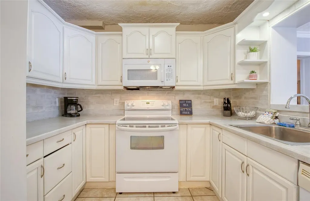 5213 97th Way N St Petersburg FL 33708
