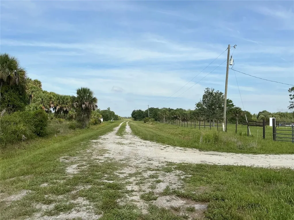 20692 NW 282nd Street Okeechobee FL 34972