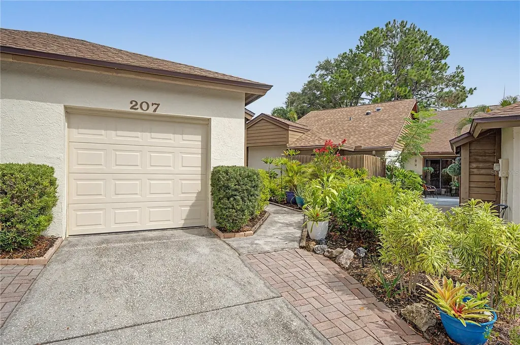 207 Lighthouse Court Safety Harbor FL 34695