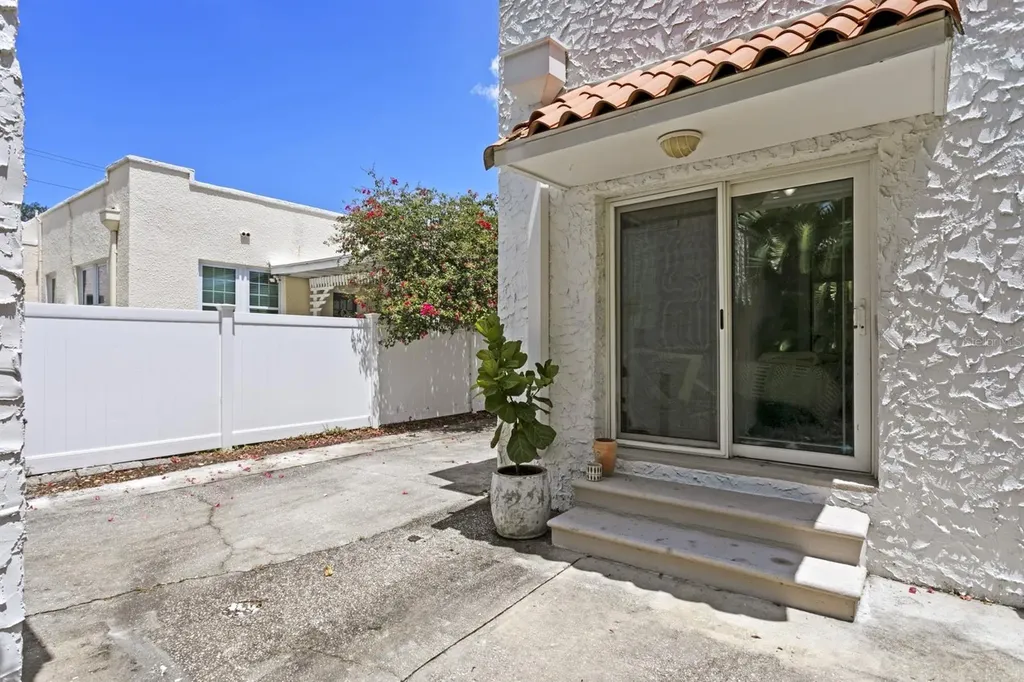 3012 W San Nicholas Street Tampa FL 33629