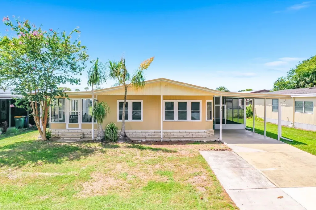 1676 Elkhart Circle Tavares FL 32778