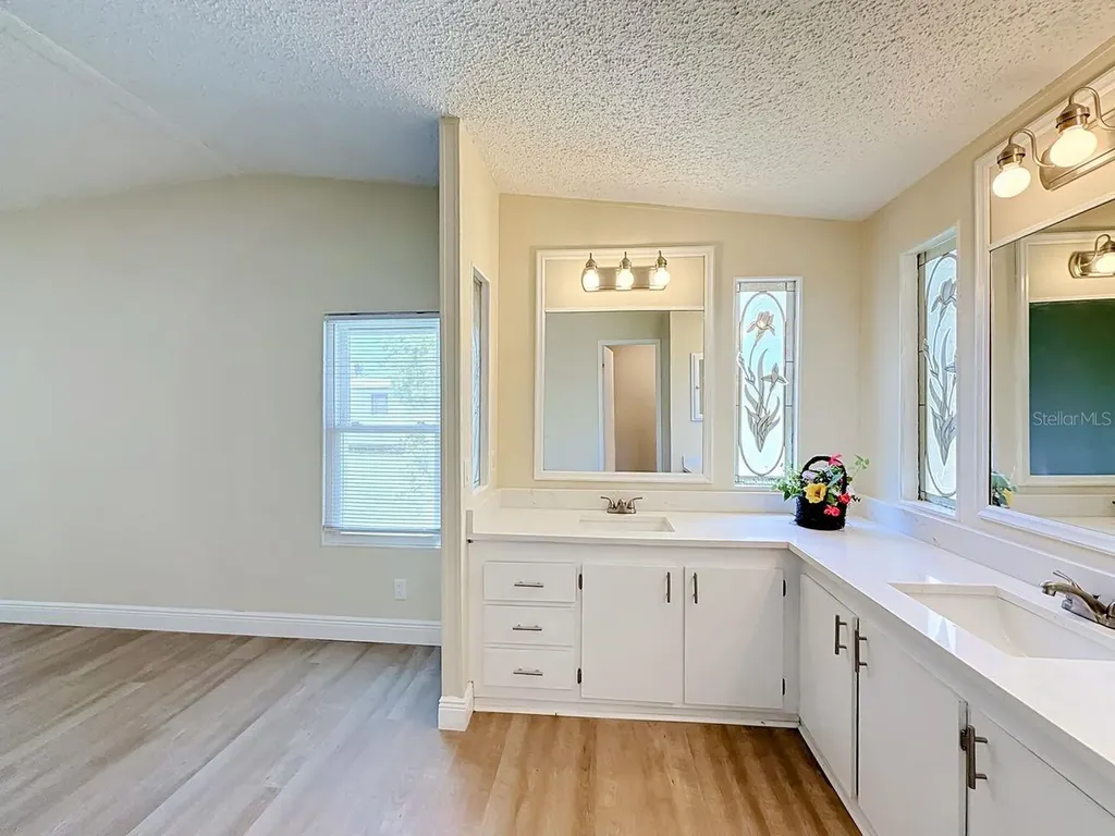 1676 Elkhart Circle Tavares FL 32778