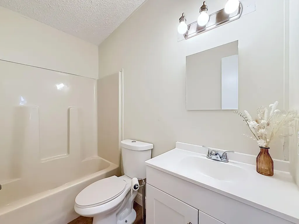 1676 Elkhart Circle Tavares FL 32778