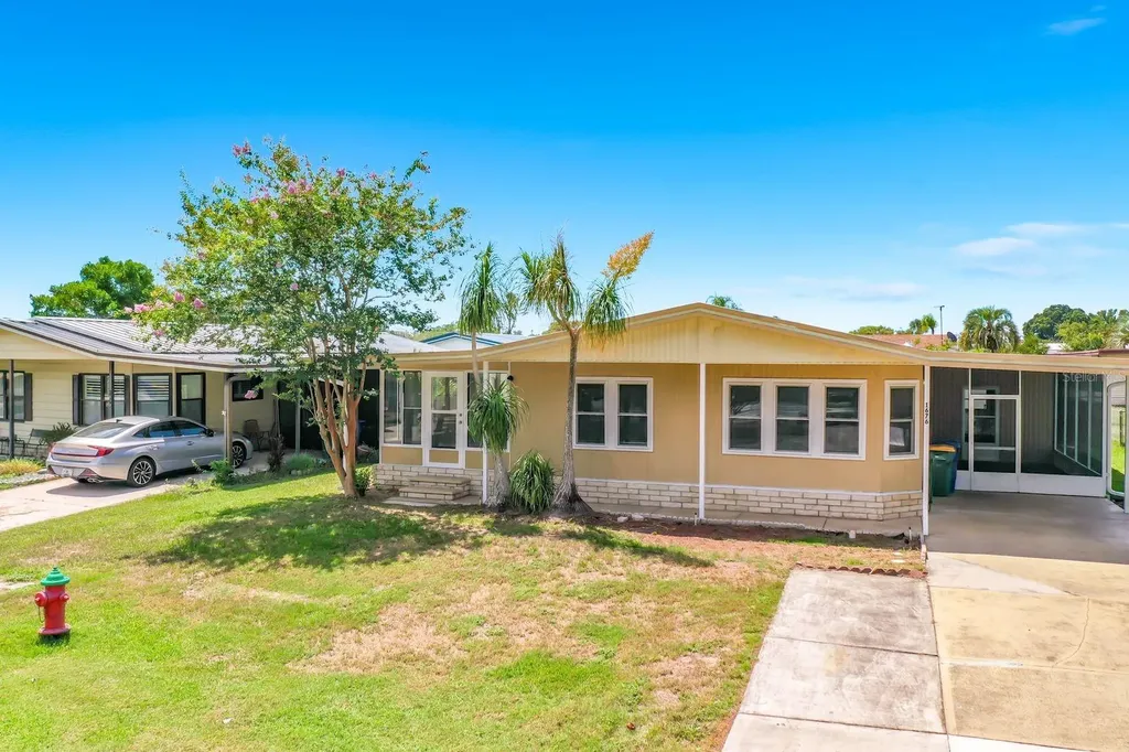 1676 Elkhart Circle Tavares FL 32778