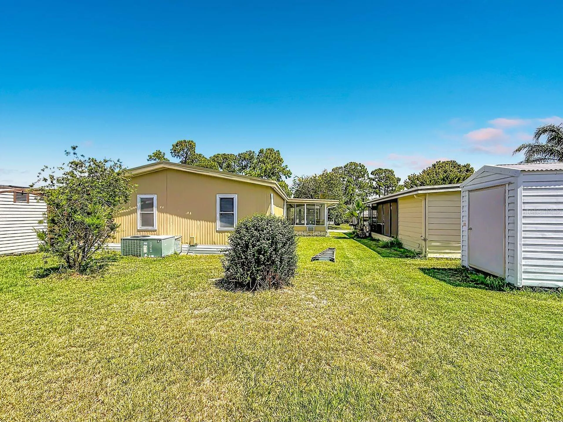1676 Elkhart Circle Tavares FL 32778