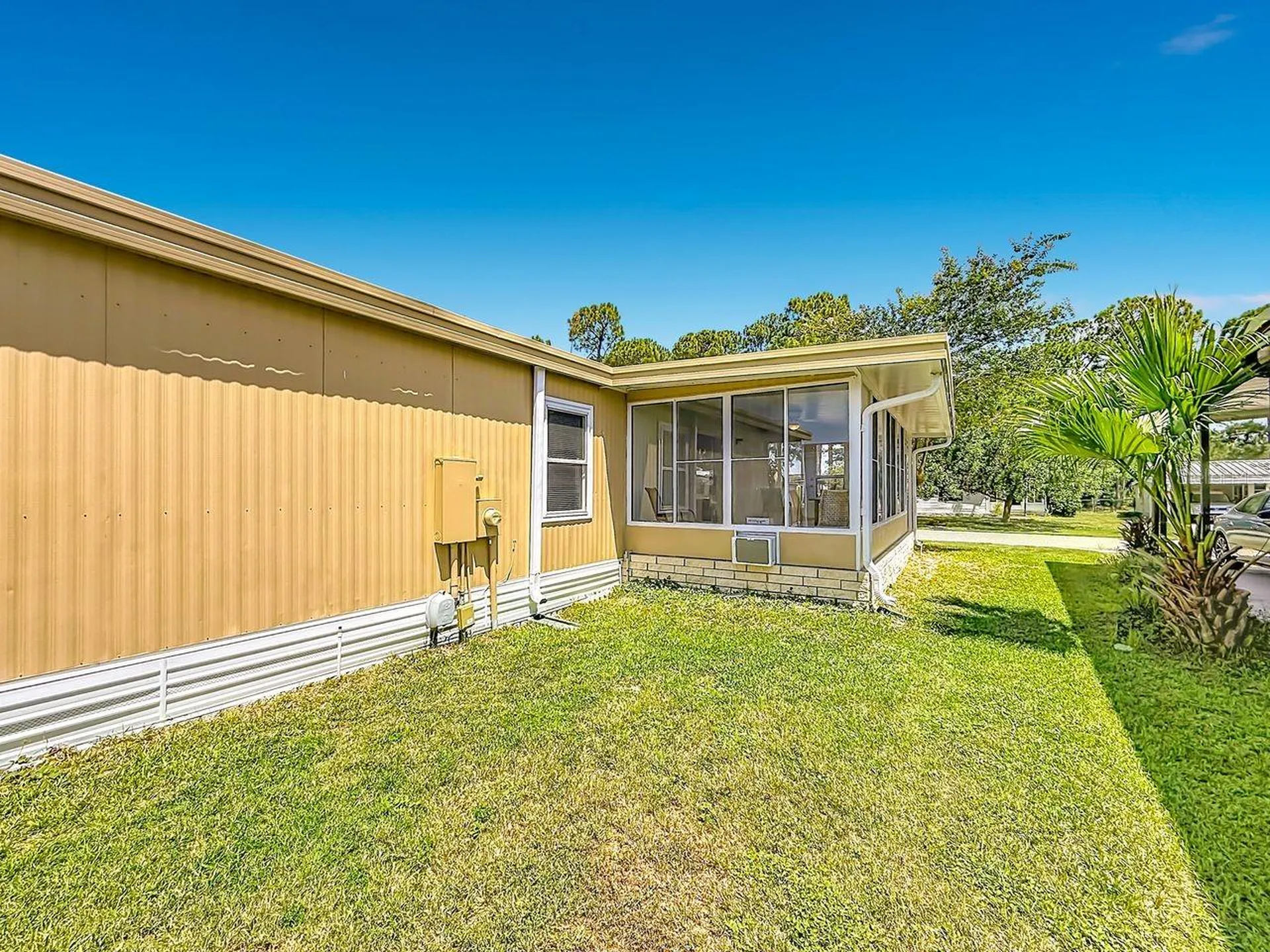 1676 Elkhart Circle Tavares FL 32778