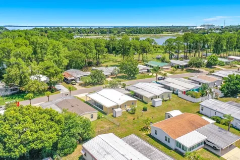 1676 Elkhart Circle Tavares FL 32778