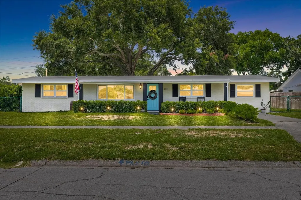2287 Manor Boulevard N Clearwater FL 33765