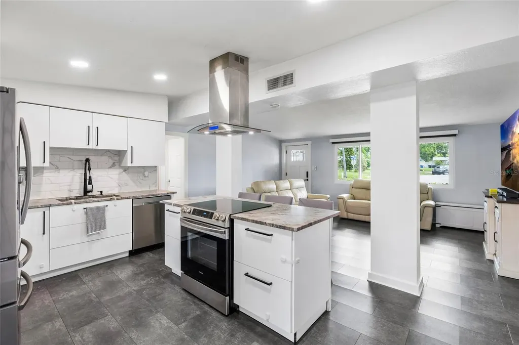 2287 Manor Boulevard N Clearwater FL 33765
