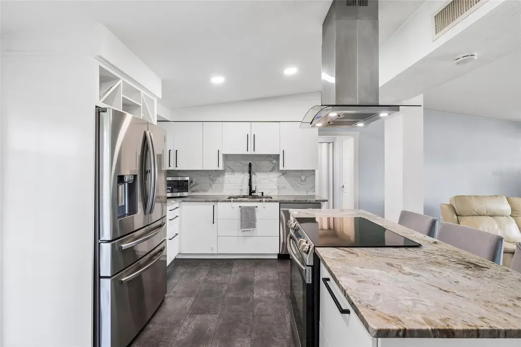 2287 Manor Boulevard N Clearwater FL 33765