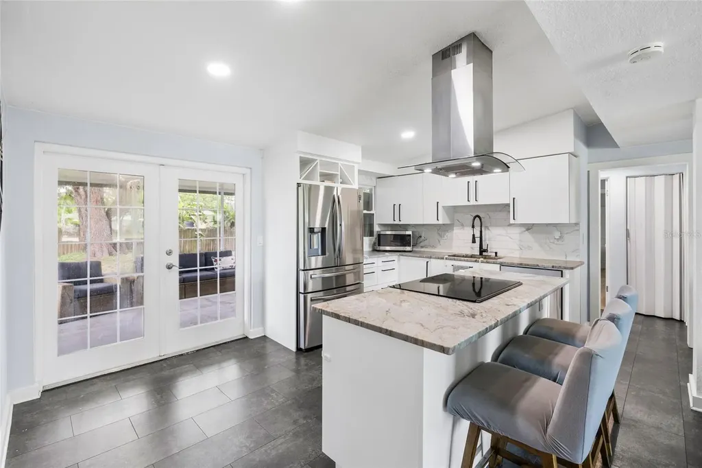 2287 Manor Boulevard N Clearwater FL 33765