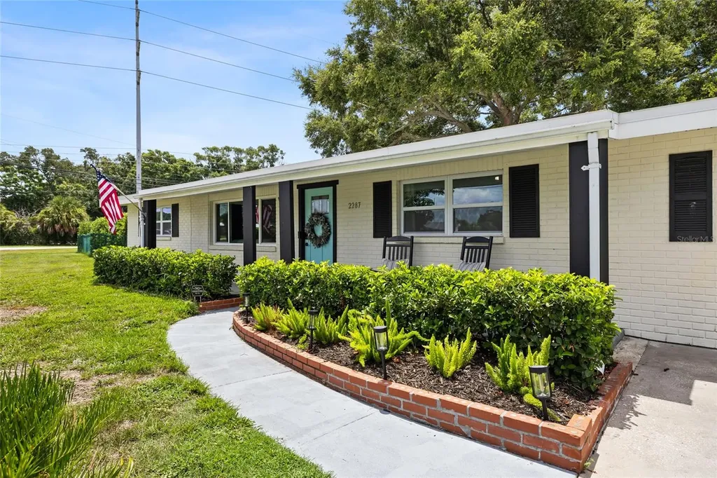 2287 Manor Boulevard N Clearwater FL 33765