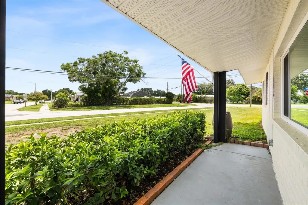 2287 Manor Boulevard N Clearwater FL 33765
