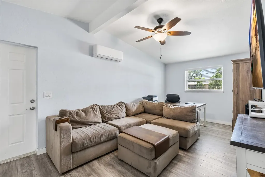 2287 Manor Boulevard N Clearwater FL 33765