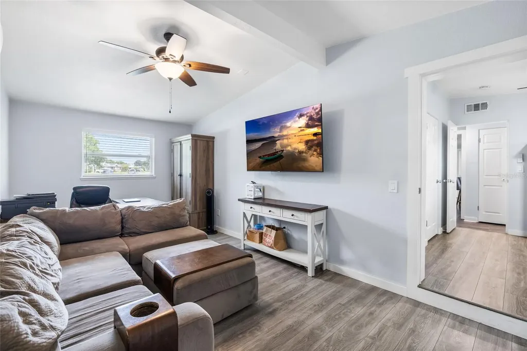 2287 Manor Boulevard N Clearwater FL 33765