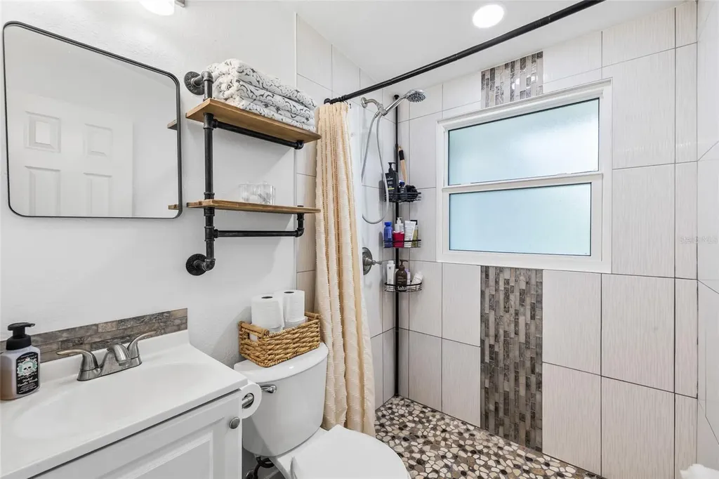 2287 Manor Boulevard N Clearwater FL 33765