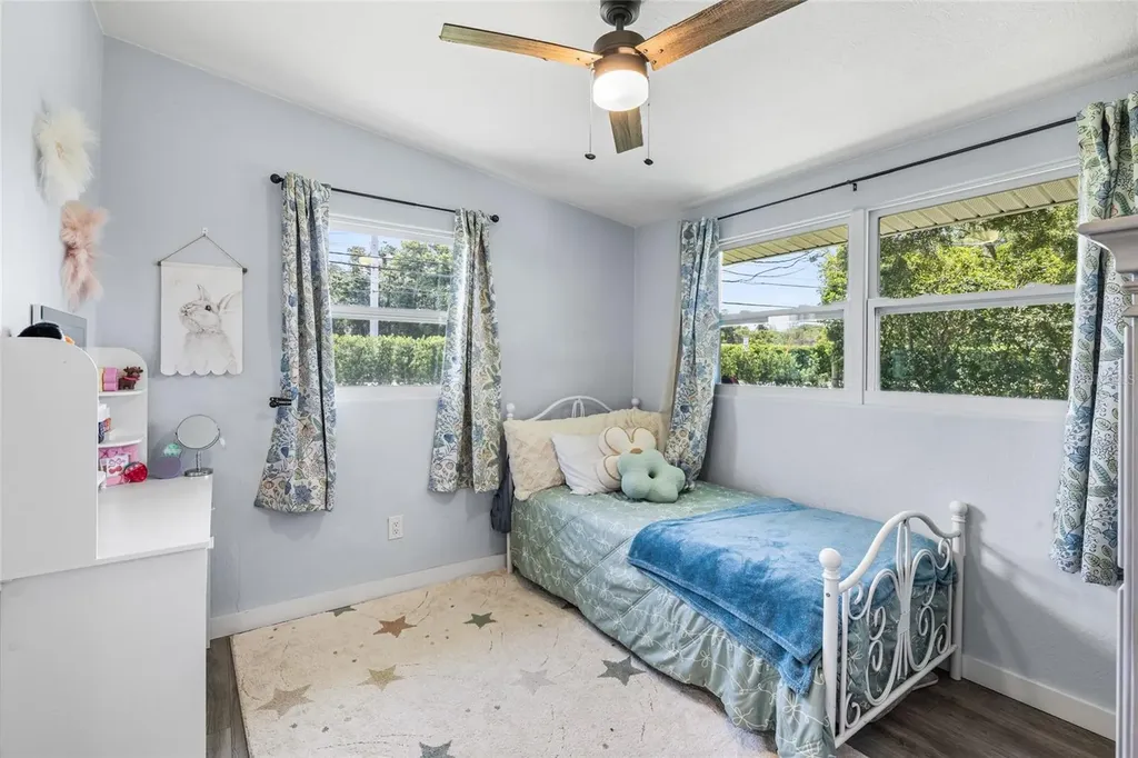 2287 Manor Boulevard N Clearwater FL 33765