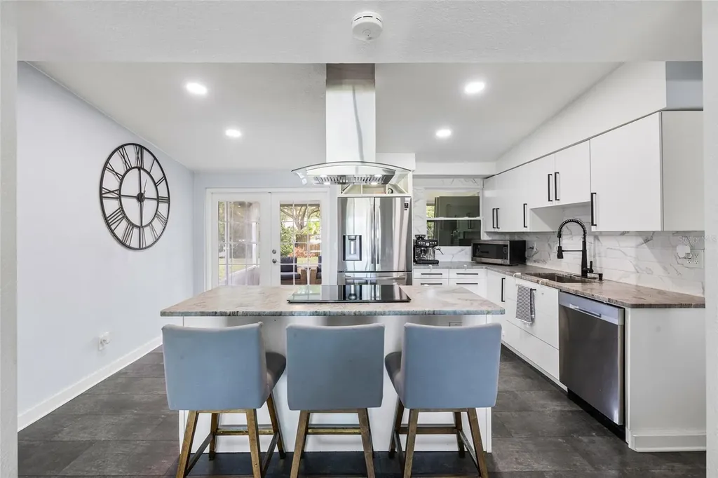 2287 Manor Boulevard N Clearwater FL 33765
