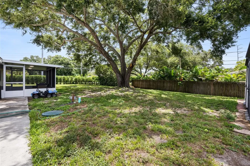 2287 Manor Boulevard N Clearwater FL 33765