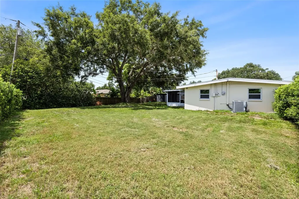 2287 Manor Boulevard N Clearwater FL 33765