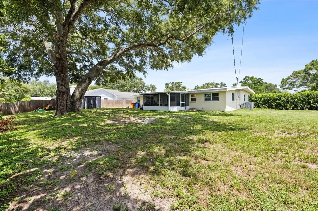 2287 Manor Boulevard N Clearwater FL 33765