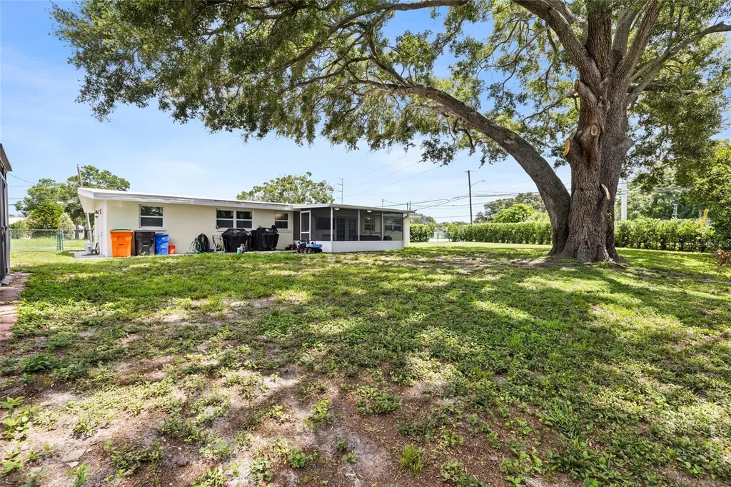 2287 Manor Boulevard N Clearwater FL 33765