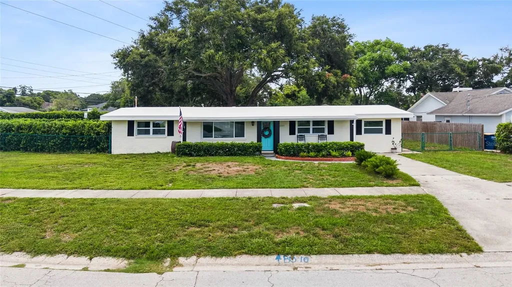 2287 Manor Boulevard N Clearwater FL 33765