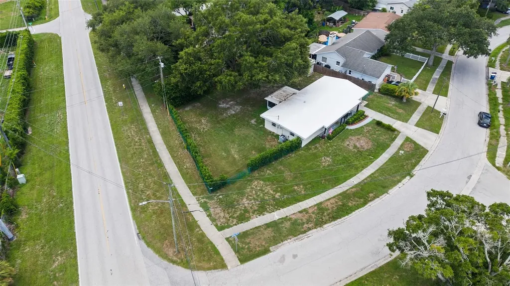 2287 Manor Boulevard N Clearwater FL 33765
