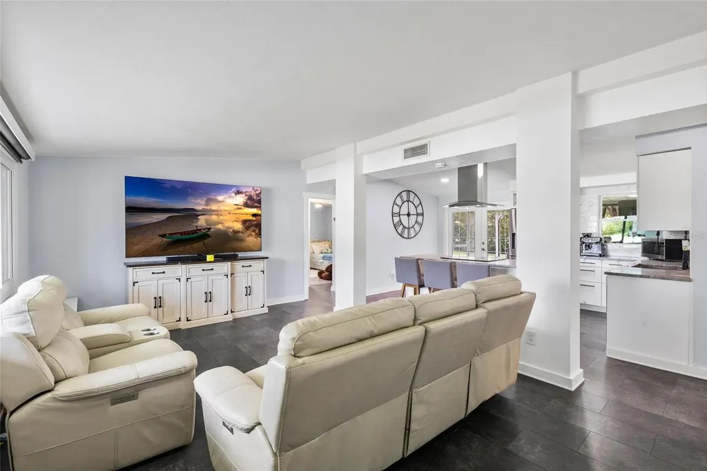 2287 Manor Boulevard N Clearwater FL 33765