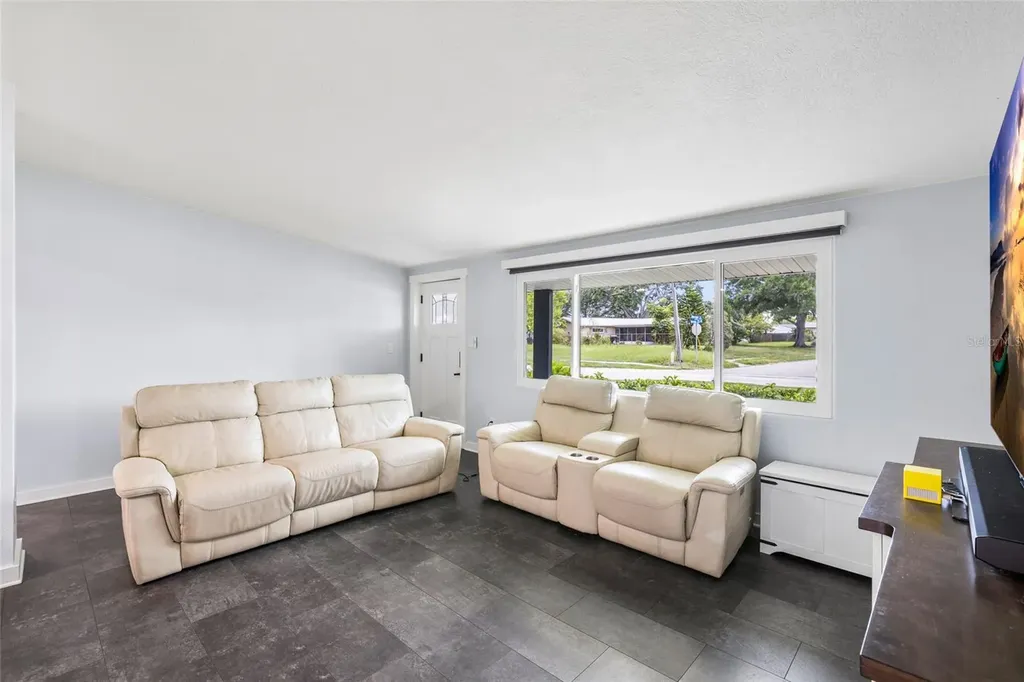 2287 Manor Boulevard N Clearwater FL 33765