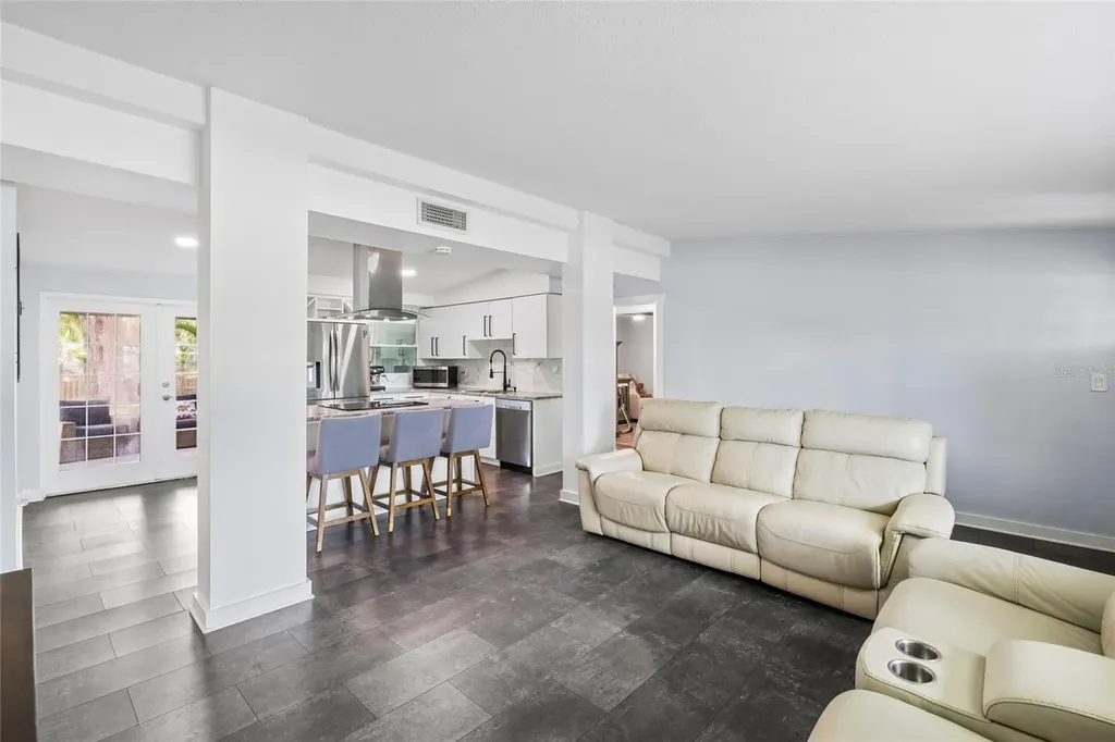 2287 Manor Boulevard N Clearwater FL 33765