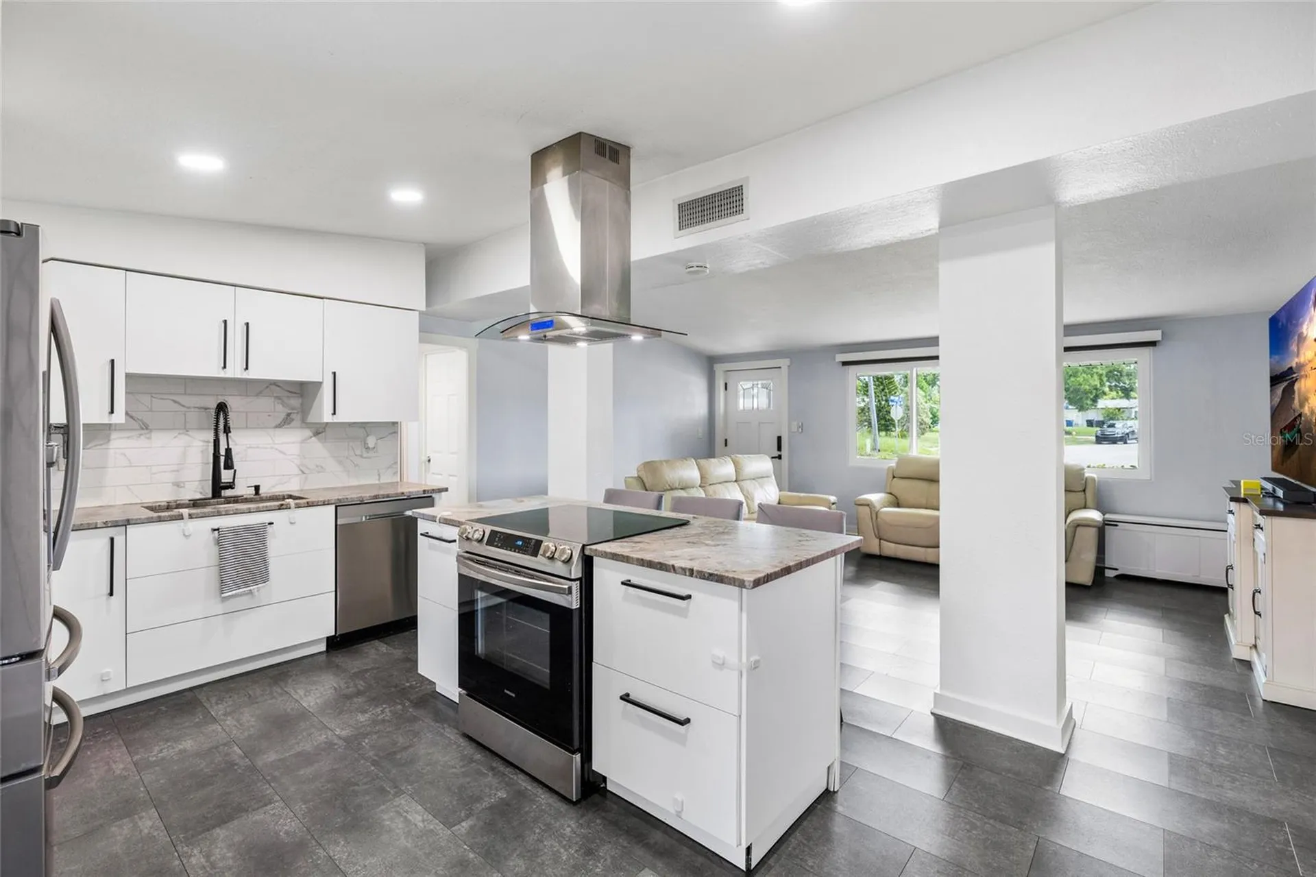 2287 Manor Boulevard N Clearwater FL 33765