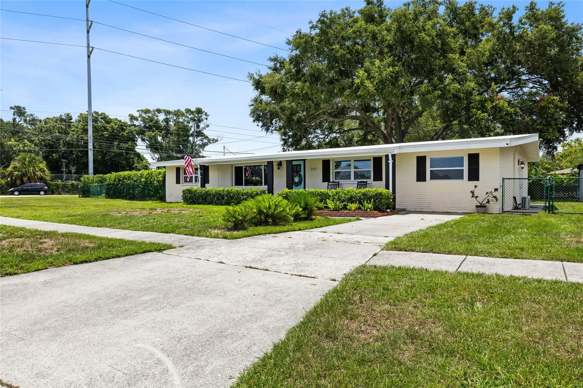 2287 Manor Boulevard N Clearwater FL 33765