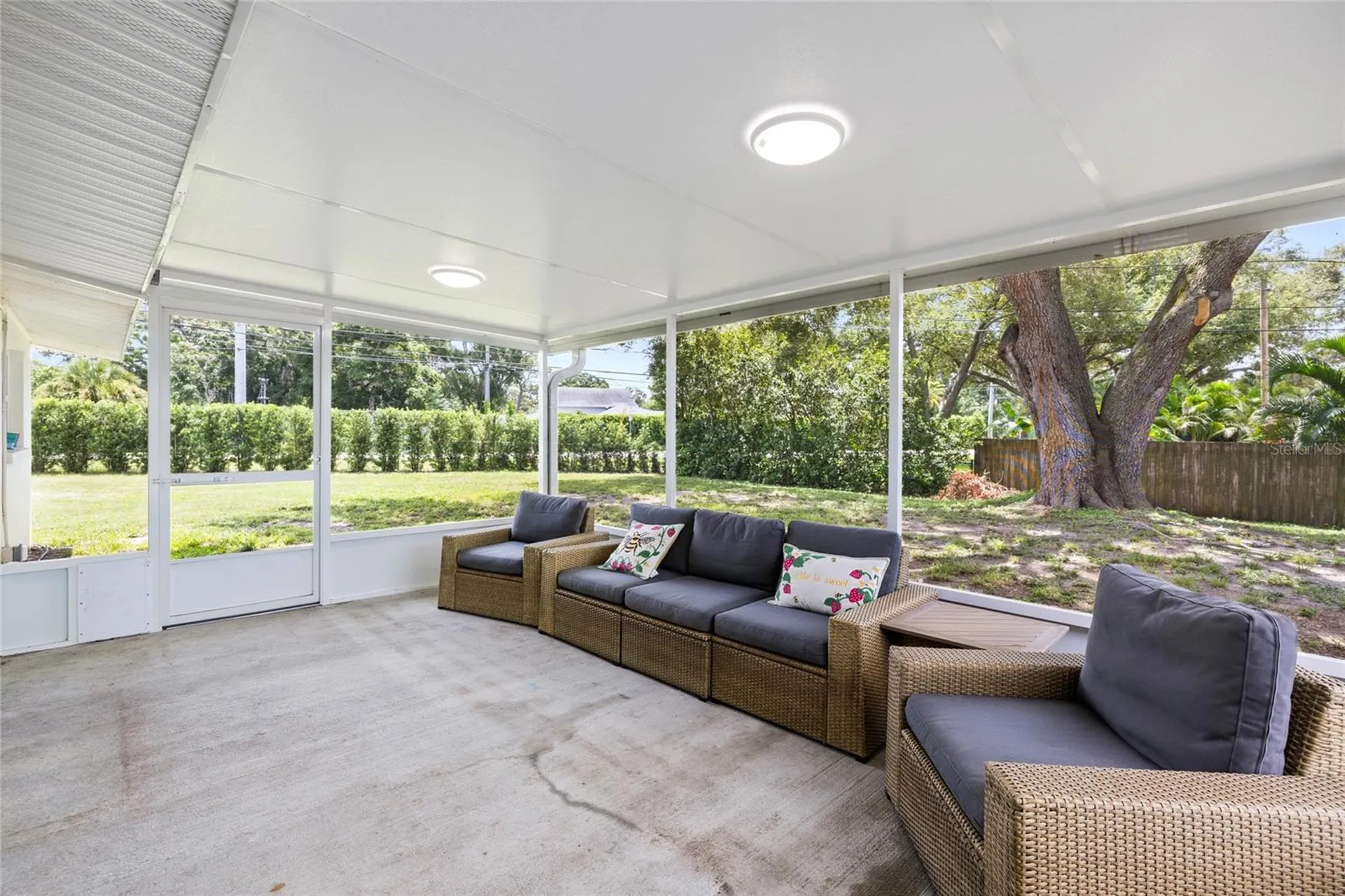 2287 Manor Boulevard N Clearwater FL 33765
