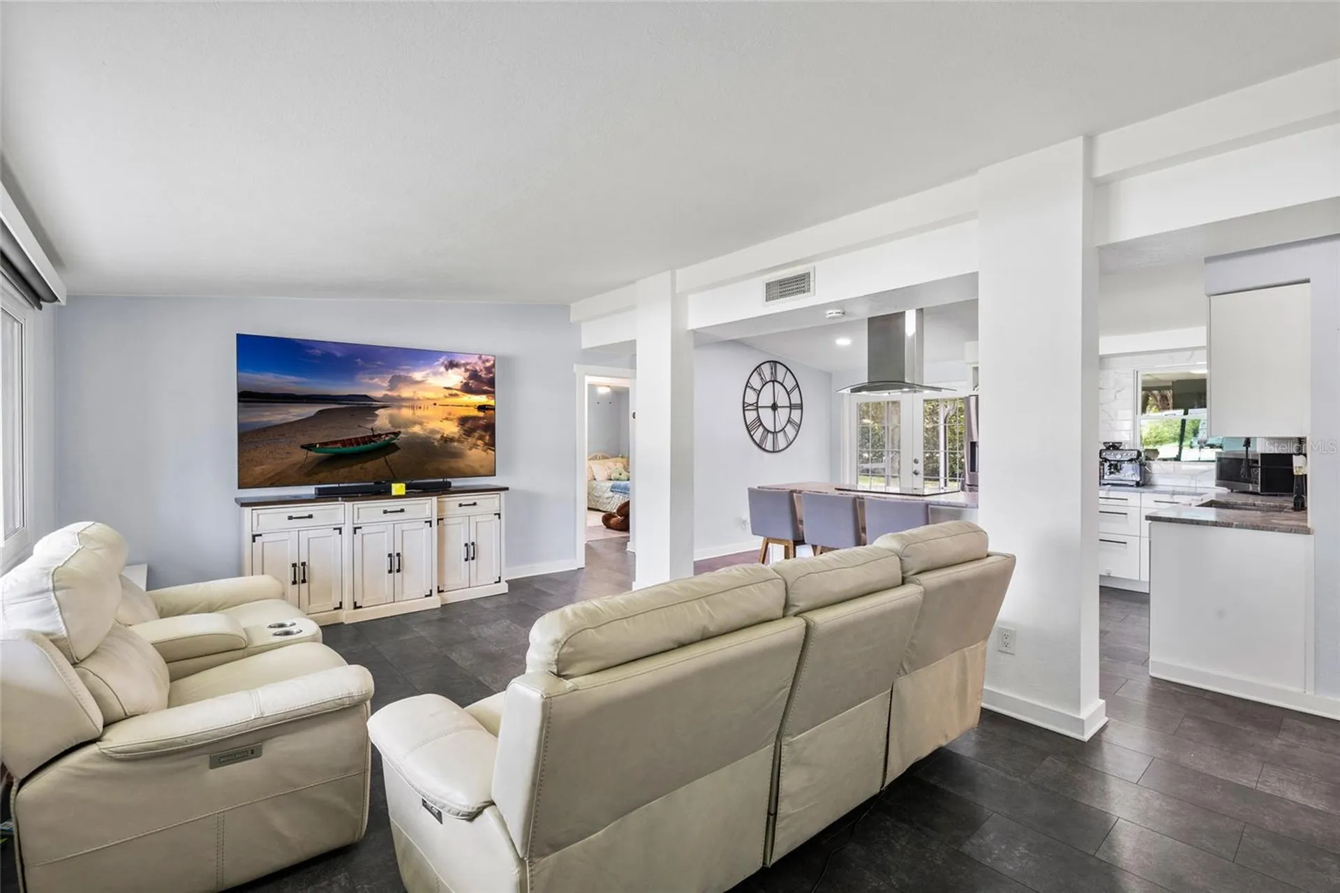 2287 Manor Boulevard N Clearwater FL 33765