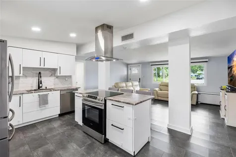 2287 Manor Boulevard N Clearwater FL 33765