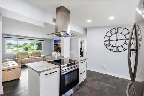 2287 Manor Boulevard N Clearwater FL 33765