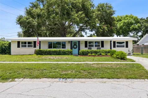 2287 Manor Boulevard N Clearwater FL 33765
