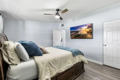 2287 Manor Boulevard N Clearwater FL 33765