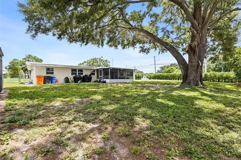 2287 Manor Boulevard N Clearwater FL 33765