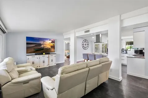 2287 Manor Boulevard N Clearwater FL 33765