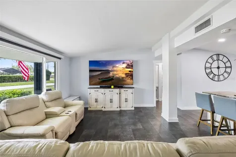 2287 Manor Boulevard N Clearwater FL 33765