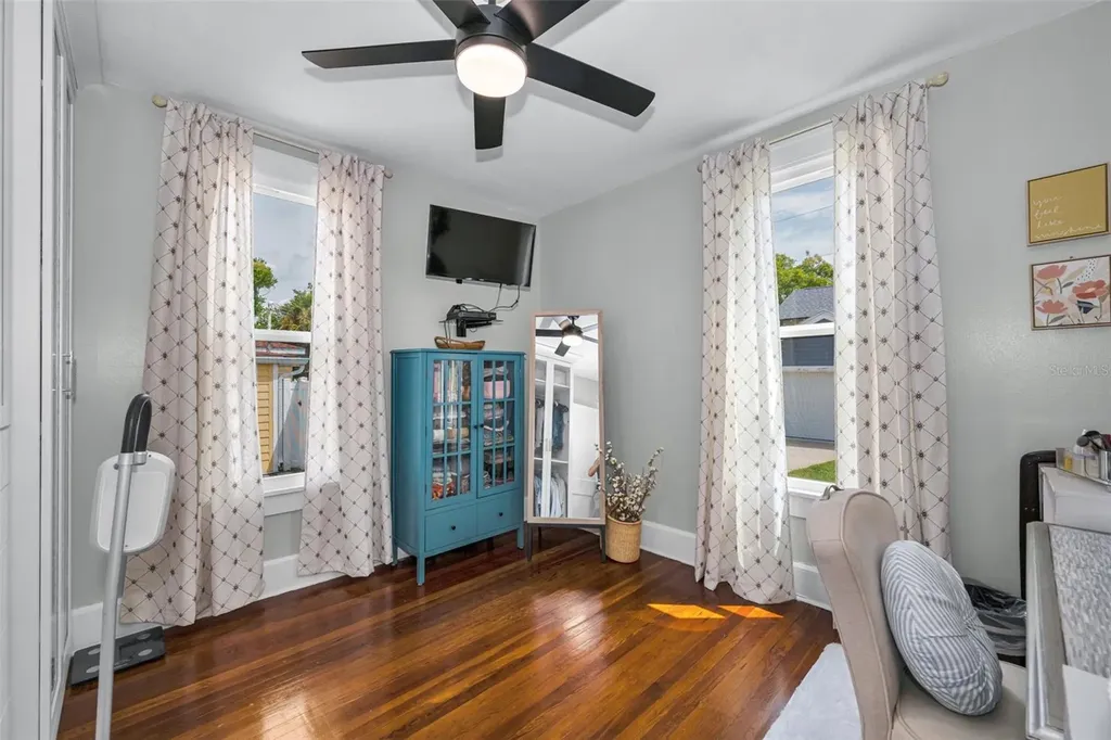 3421 Iris Street N St Petersburg FL 33704