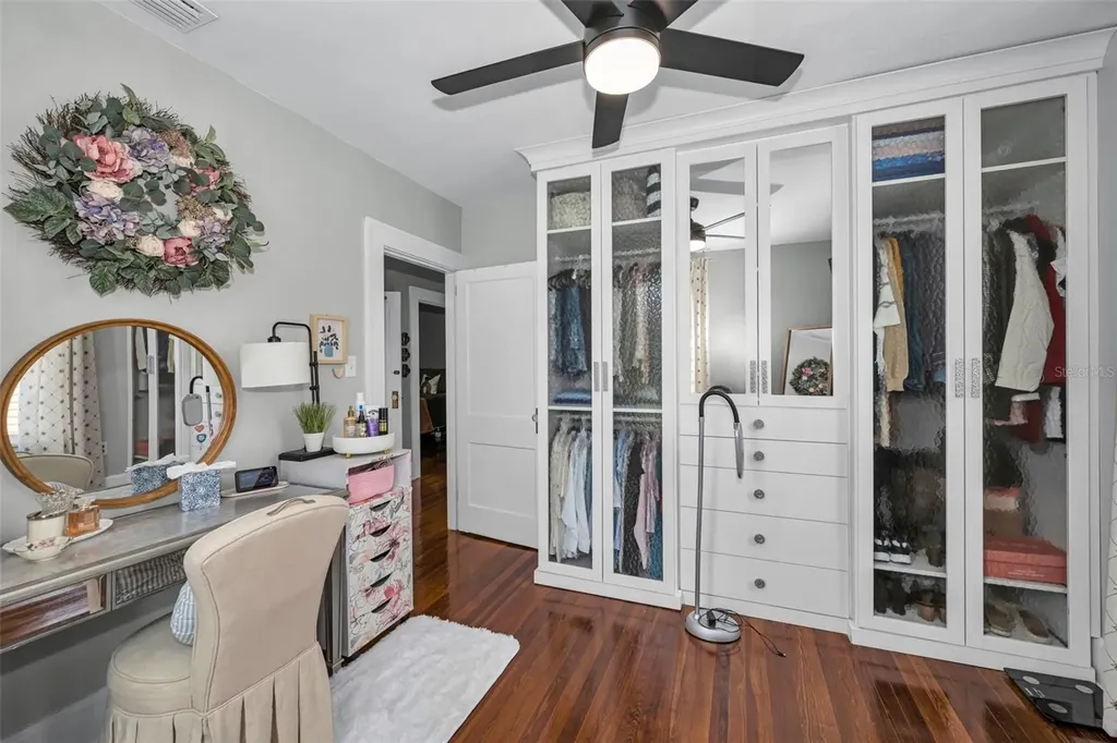 3421 Iris Street N St Petersburg FL 33704
