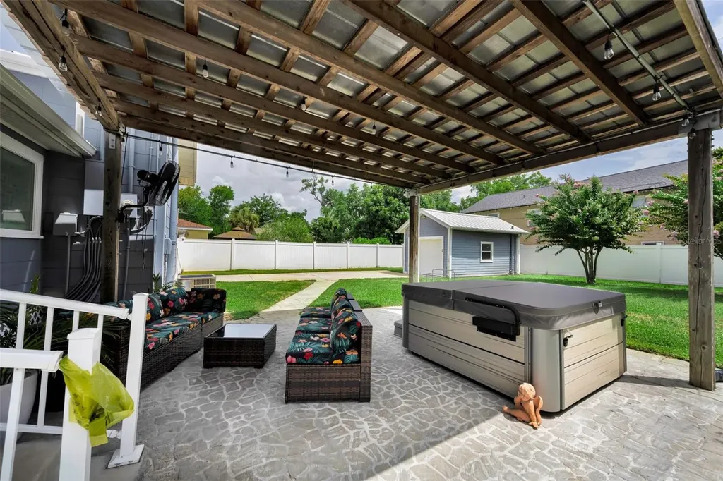 3421 Iris Street N St Petersburg FL 33704