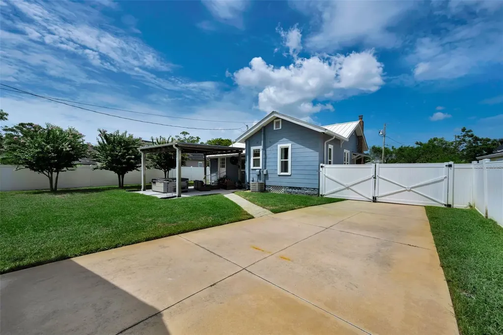 3421 Iris Street N St Petersburg FL 33704
